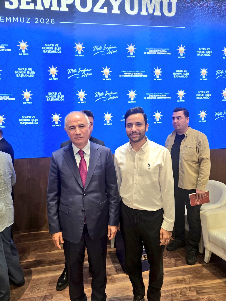 mo18Gamal's tweet photo. 15 Temmuz gecesi meydanlarda dik duran, iradesine sahip çıkan tüm kahramanlarımızı saygıyla anıyorum. O karanlık gece, liderimiz Recep Tayyip Erdoğan’ın önderliğinde
 son Başbakanımız Binali Yıldırım, dönemin İçişleri Bakanı Efkan Ala ve Aydın meydanlarında duruşuyla bilinen ADÜ Rektörü Cavit Bircan gibi isimlerle milletimiz omuz omuza vererek destan yazdı. Unutmadık, unutmayacağız! 🇹🇷 #15Temmuz