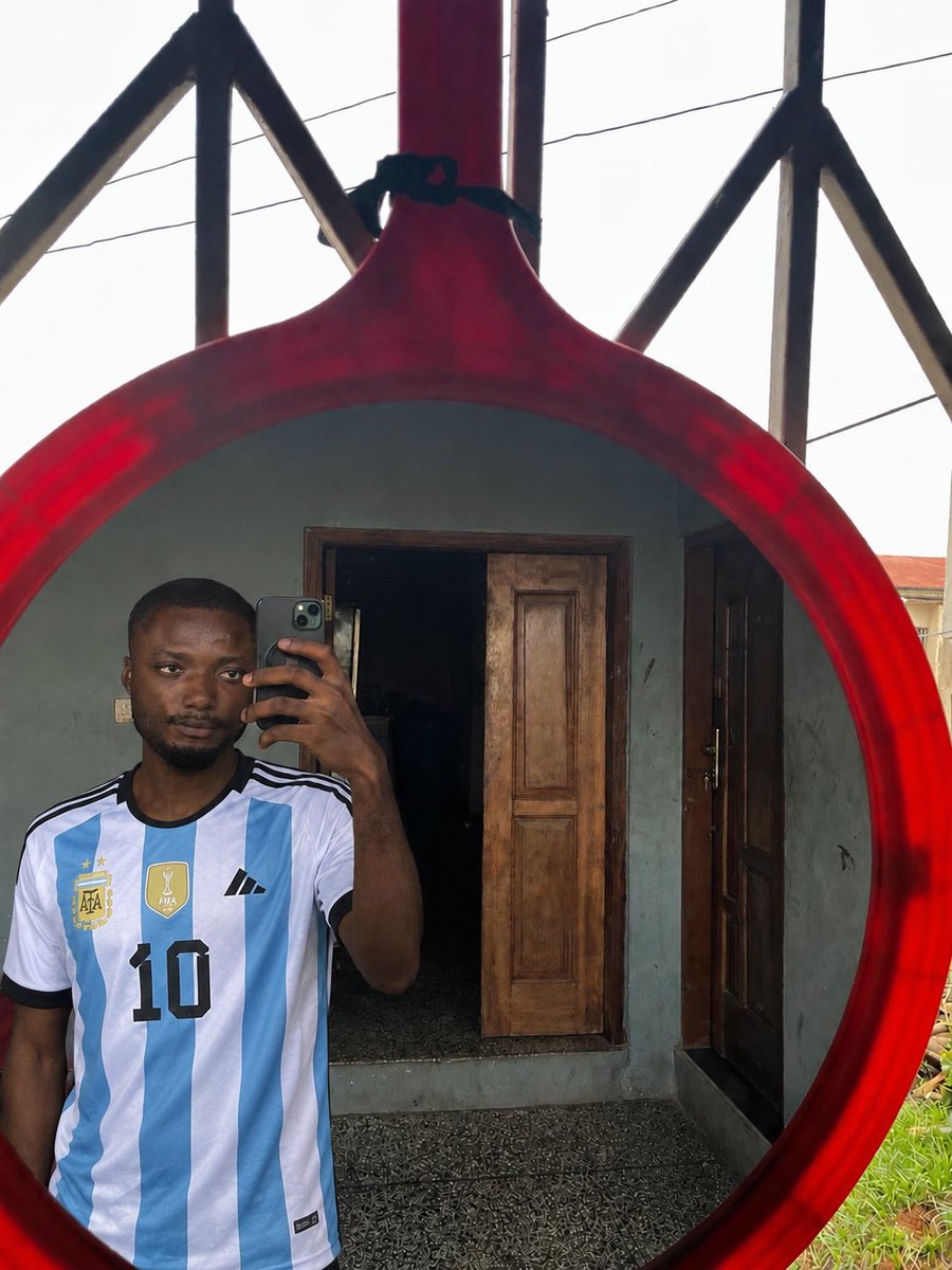 _mrahenkorah's tweet photo. Argentina 2:1 England 
Lionel Messi 2 goals 🔥 https://t.co/S8Why4z5KL
