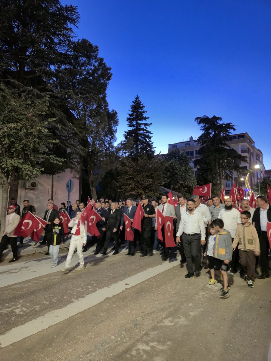 Merzifon_GM's tweet photo. 15 Temmuz Demokrasi ve Milli Birlik Günü 🇹🇷🇹🇷🇹🇷

15 Temmuz Demokrasi ve Milli Birlik gününde ülkemizin birlik ve beraberliği için canlarını feda eden tüm Şehitlerimizi saygı ve rahmetle anıyoruz. https://t.co/FoT3wIp0K7