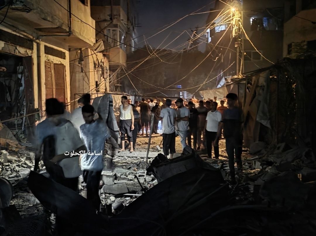 abdalkarem30's tweet photo. The aftermath of the bombing of a residential block in Deir al-Balah
#Gaza
#Palestine
#BreakingNews
#WorldNews
#HumanRights
#NewsUpdate
#MiddleEast
#GlobalNews
#CurrentEvents
#Peace
#Freedom
#Viral
#Trending
#USA
#Europe https://t.co/dWltJq4bv5