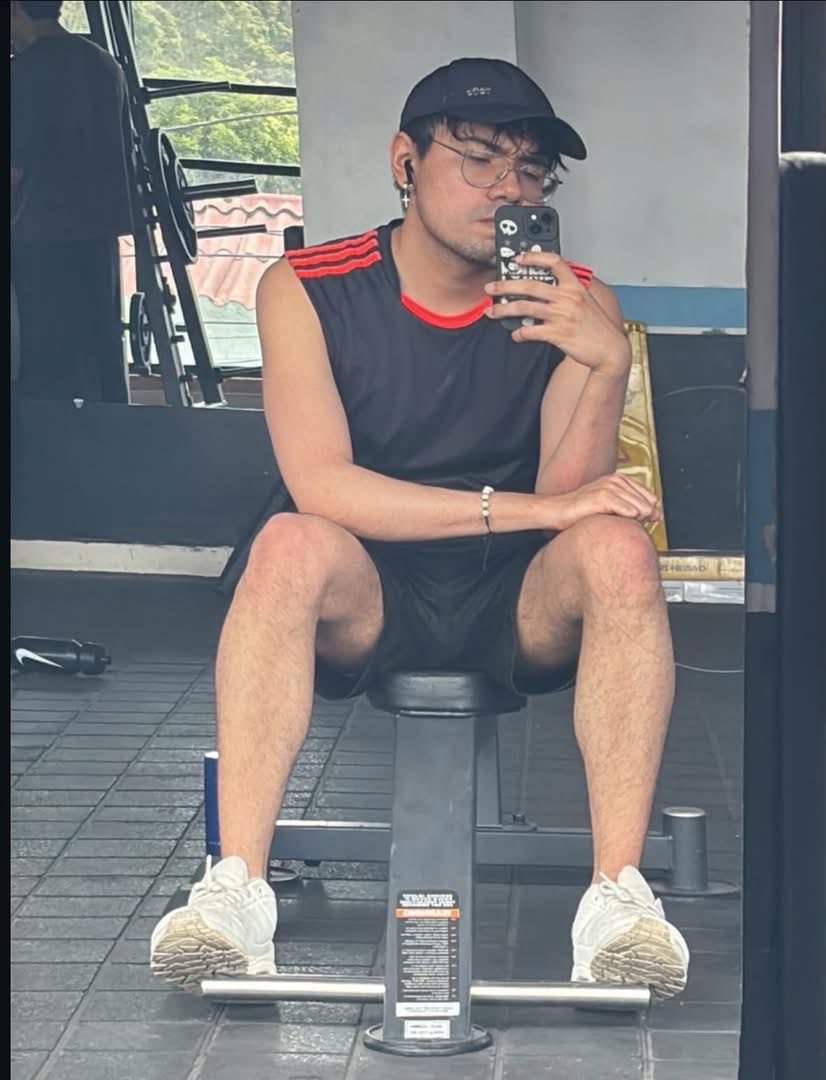 Andres172467's tweet photo. Ayer en el gym 💪🏻 https://t.co/3y3FNvmfxO