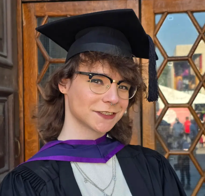 amexicall's tweet photo. oh btw i graduated https://t.co/QViluishHv