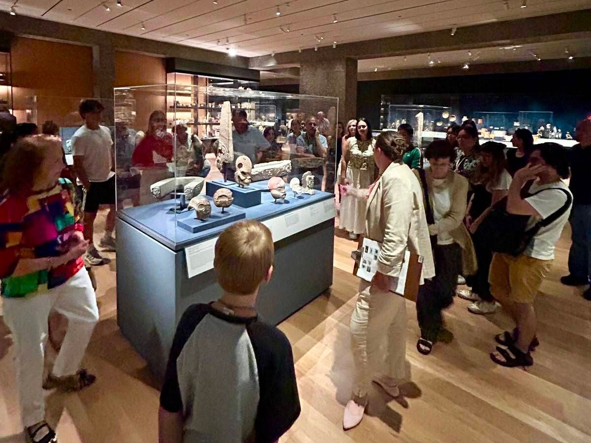 ConsulmexNB's tweet photo. ¡Conoce uno de los grandes legados del México Antiguo! 🇲🇽

No te pierdas el último recorrido guiado gratuito en español sobre el Juego de Pelota Mesoamericano en el Museo de Arte de la Universidad de Princeton.

🗓️ Jueves 16 de julio | 6:30 PM 

⚽ Descubre la historia y el simbolismo de esta tradición ancestral, admira las piezas de la Galería de las Américas Antiguas y conoce los paralelismos entre este juego ancestral y el futbol contemporáneo.

¡Te esperamos! 

#DiplomaciaCulturalMX #DiplomaciaPúblicaMX