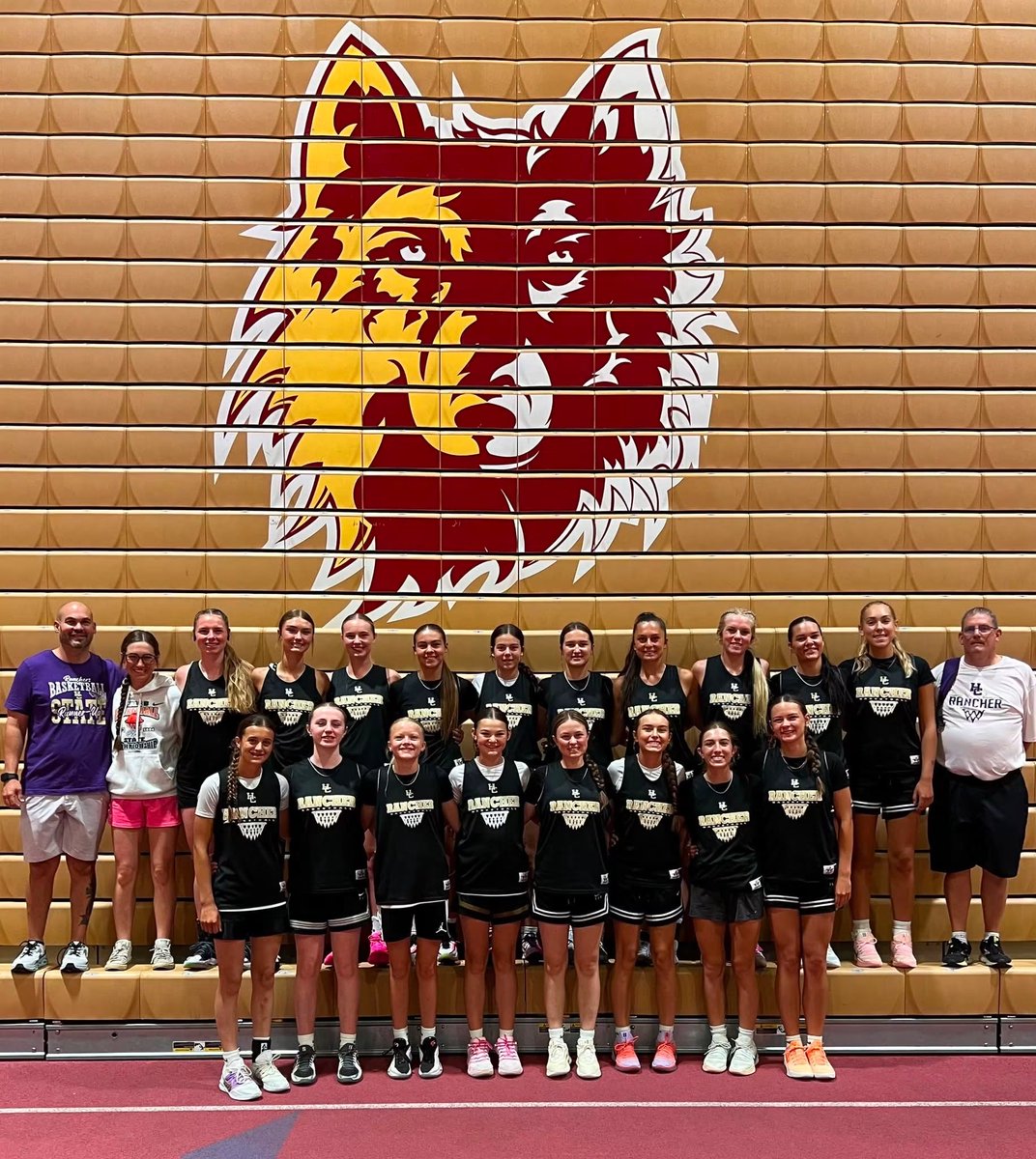 WammenMaci's tweet photo. Great 2 days in Aberdeen! Our teams went 11-0 combined! Loved cheering on JV &amp; competing in upper varsity against great competition. 🐺🏀

Thanks @nsuwolves_wbb &amp; @CoachK_NSU for an awesome team camp &amp; bonding experience!

#GoWolves #NSUWolves #SDHoops #undefeated #WBB #HCHS https://t.co/pf75RJ0Vgr