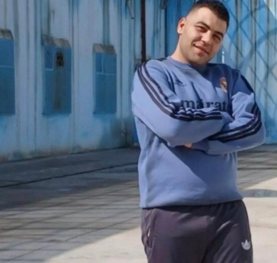 AfraMosadegh's tweet photo. Another life taken by the Islamic Republic. #ArefKhoshkar, a protest detainee from the 2022 uprising, was executed in Qezel Hesar Prison. The world must not remain silent.

@UN_HRC @UNHumanRights @Amnesty @hrw @EU_Commission #StopExecutionsInIran #IranHumanRights https://t.co/1YcEmySDtL