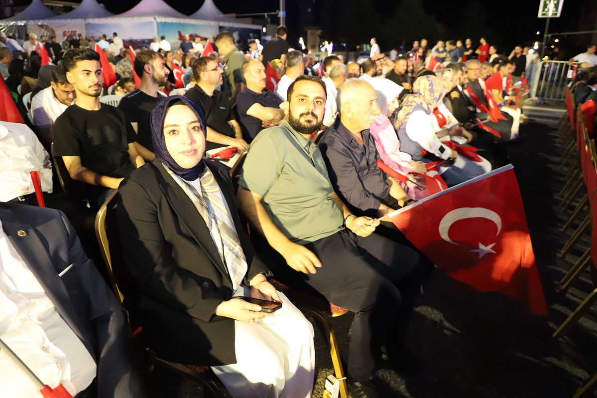 bingolakparti's tweet photo. İrade Bizim #ZaferBizim 🇹🇷

15 Temmuz Milli Birlik ve Dayanışma Günü’nün 10. Yıldönümü’nde Bingöl, 7’den 77’ye Özgürlük Meydanı’nda Bağımsızlığını Haykırıyor.

@yilmaz_seven @masifegundogdu @EnessAslan_ @Erdalarikan12 @NihatDogu12 https://t.co/f2wROgqtKQ