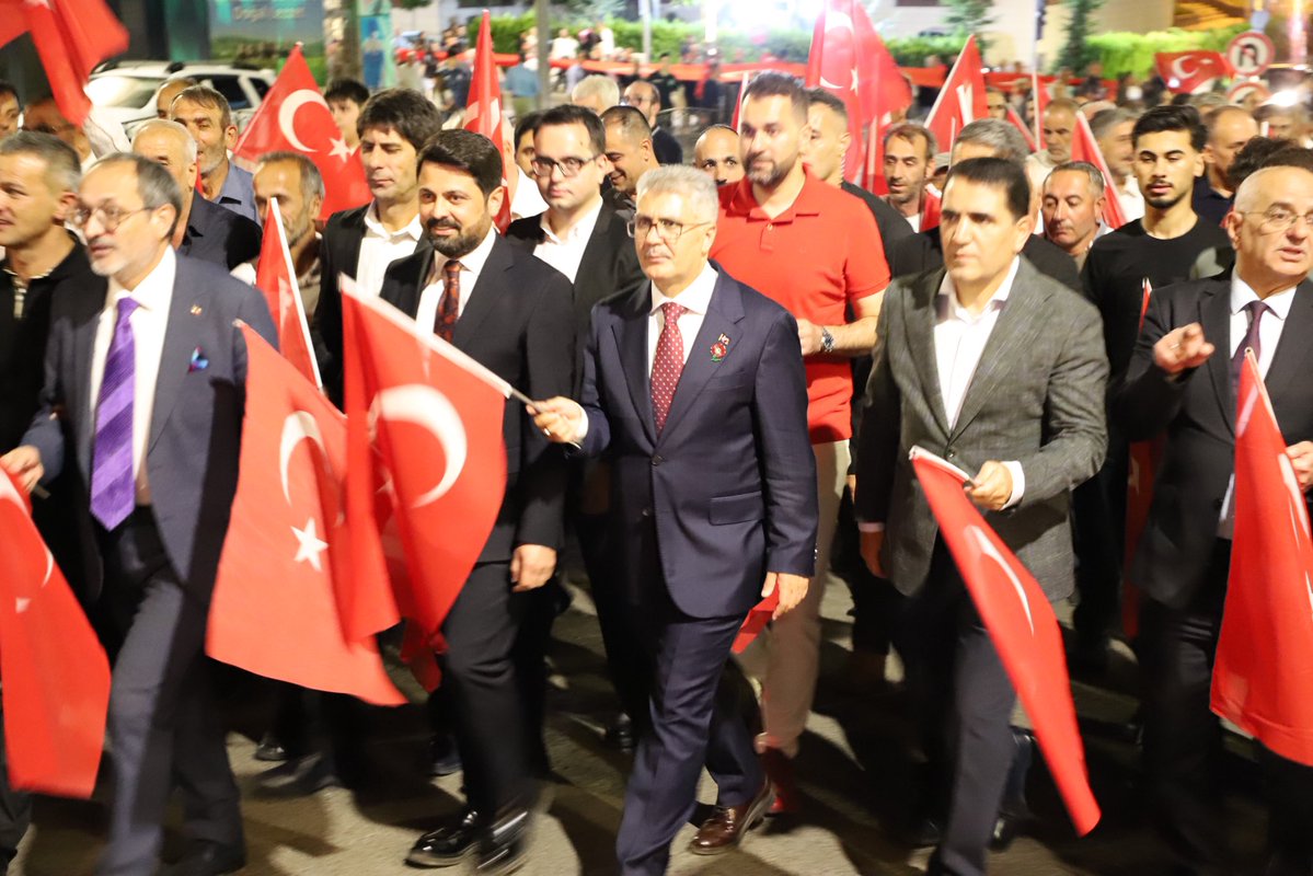 bingolakparti's tweet photo. İrade Bizim #ZaferBizim 🇹🇷

15 Temmuz Milli Birlik ve Dayanışma Günü’nün 10. Yıldönümü’nde Bingöl, 7’den 77’ye Özgürlük Meydanı’nda Bağımsızlığını Haykırıyor.

@yilmaz_seven @masifegundogdu @EnessAslan_ @Erdalarikan12 @NihatDogu12 https://t.co/f2wROgqtKQ