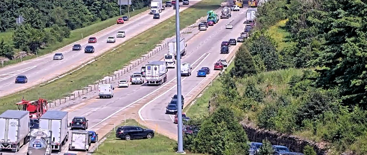 LMPD's tweet photo. 🚨Traffic Alert: @FernCreekFD is working a vehicle fire &amp; collision involving 2 commercial vehicles according to @TRIMARCTraffic cameras. Our 7th Division is blocking the roadway for 🚒🔥. Unknown on injuires. This is 265NB near Bardstown Rd. in #Louisville EXPECT DELAYS. #LMPD https://t.co/ZJFK4IWYCP