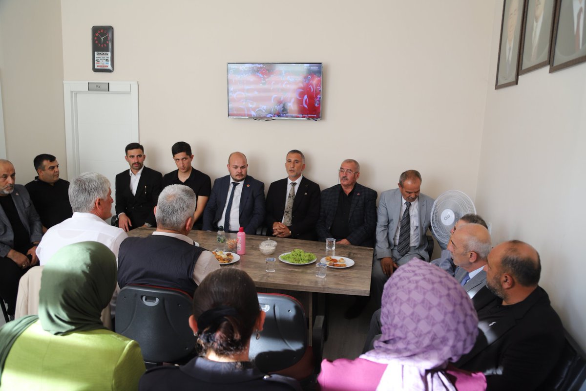 Fatihocak06's tweet photo. MHP Sincan İlçe Başkanlığı Yenikent Bölge Teşkilat Başkanlığı Devir Teslim Töreni'ne; Ocak Başkanımız Sayın Metin Aksu ve yönetimi ile katılım sağladık. https://t.co/Uspup3oaAL