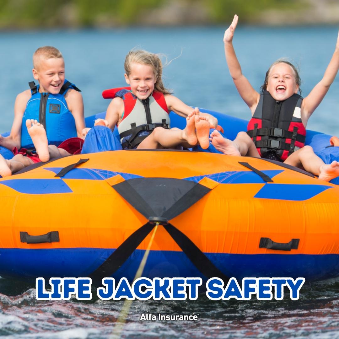 PaulperryA's tweet photo. Before you hit the water this summer, make sure you're equipped with the right safety gear. 🛟🚤 Check out these important life jacket safety tips: https://t.co/KfbefvzRm4 https://t.co/jPlvNVRMN9