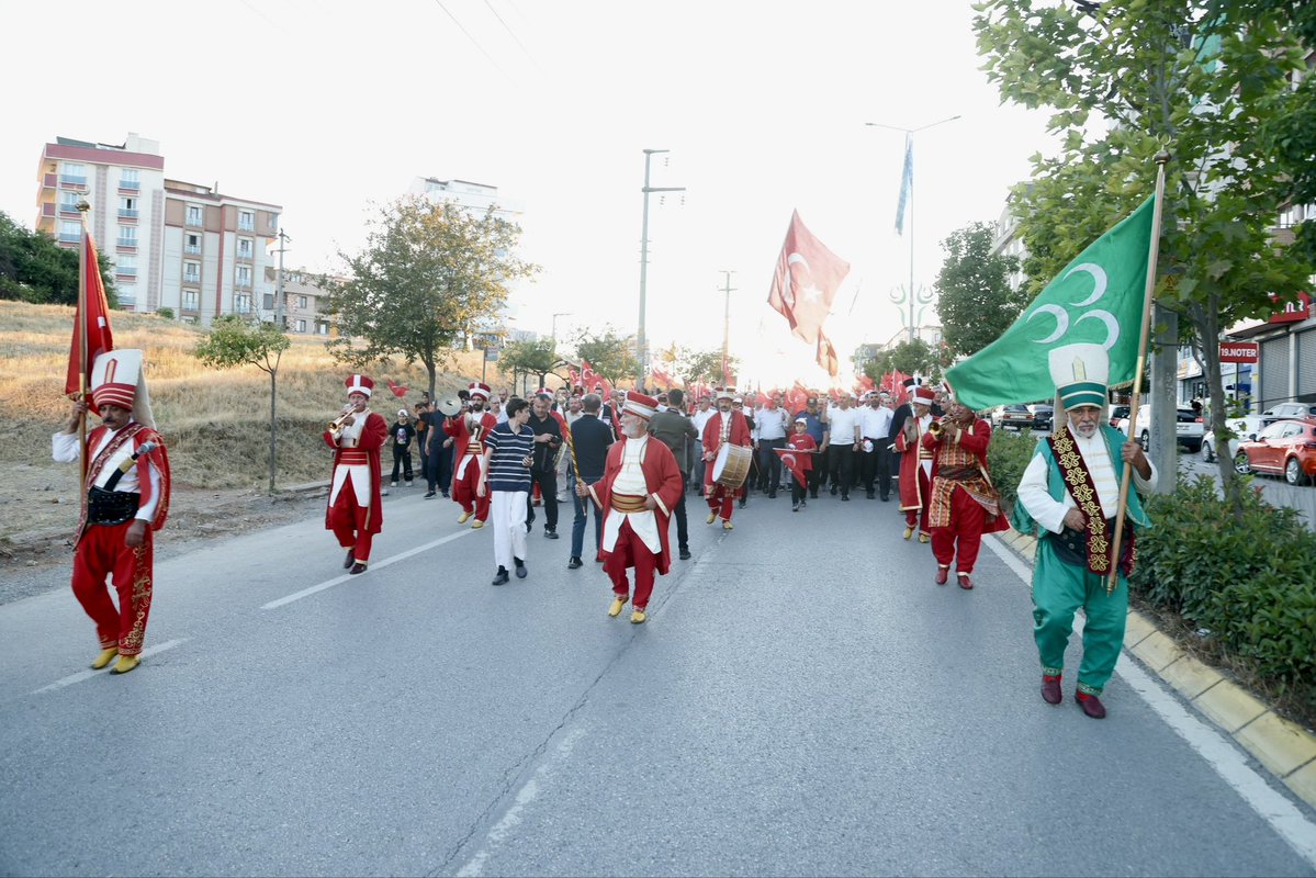 ciftcibnymn's tweet photo. 🇹🇷 15 Temmuz Demokrasi ve Millî Birlik Günü dolayısıyla, Çayırovalı hemşehrilerimizle birlikte omuz omuza yürüdük; birlik ve beraberliğimizi bir kez daha pekiştirdik.

Rabbim birlik ve beraberliğimizi daim, devletimizi payidar eylesin. 🇹🇷 https://t.co/PllTrd0TFm