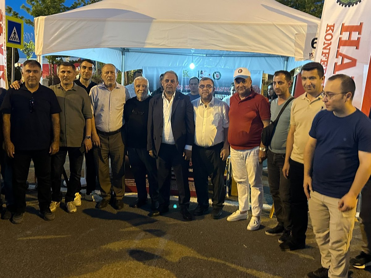 Yunus_Degirmenc's tweet photo. #15Temmuz’u unutmadık, unutmayacağız, unutturmayacağız…
Konfederasyonumuz HAK-İŞ’in öncülüğünde Milletin Evi Cumhurbaşkanlığı Külliyesi’nin önünde millî iradeye ve demokrasimize sahip çıkma kararlılığımızı bir kez daha göstermek üzere kurduğumuz demokrasi çadırımızda HAK-İŞ neferleri ve Türkiye sevdalılarıyla birlikte demokrasi nöbetindeyiz.
Bu vesileyle darbeci alçakların şehit ettiği kahramanlarımızı bir kez daha rahmet ve minnetle yâd ediyor, kahraman gazilerimize şükranlarımı sunuyorum.

🇹🇷 #15Temmuz #DemokrasiNöbeti #Hakİş