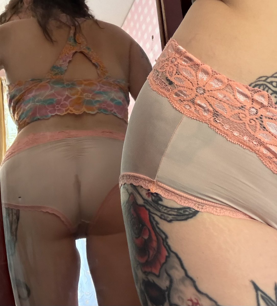 WitchOlicious's tweet photo. SWEATY ORANGE PANTIES ✨
It’s scorching hot in the Midwest right now 😩These panties are already soaked in my fresh sweat! 
ONLY $35 shipped 🚚
 #UsedPanties #PantiesForSale #SweatyPanties #WornPanties #PantyFetish  #OrangePanties #SweatPlay #FreshSweat #PantySeller #FetishSeller https://t.co/aD2fCCLIMG