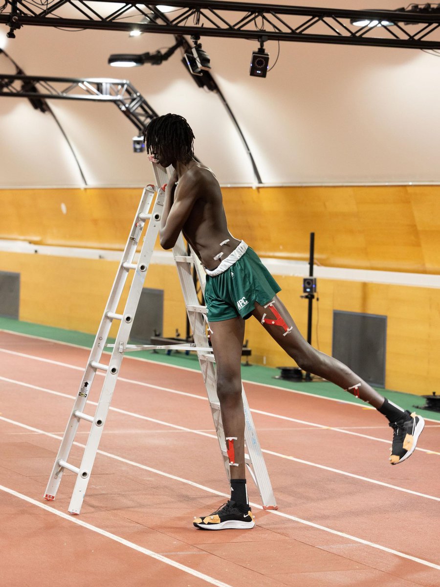 PulseNigeria247's tweet photo. Meet Jongkuch Mach, the 17-year-old South Sudanese-Australian basketball prospect who is currently 7'6" tall. 🇸🇸🇦🇺

The average height in the NBA is 6'7". 👀 https://t.co/EvqXL1Pg4Z