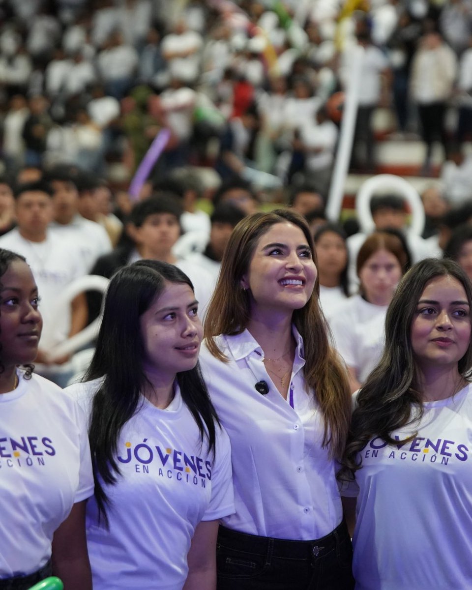 GiovaUbidiaOk's tweet photo. 150.000 JÓVENES VAN A DEMOSTRAR LA FUERZA QUE TIENE ESTA GENERACIÓN. 🇪🇨

Acompañé al presidente Daniel Noboa (@danielnoboaok) en la inauguración de la tercera edición de #JóvenesEnAcción, una inversión de USD 180 millones para que 150.000 jóvenes se capaciten, generen ingresos y aporten desde distintas instituciones del Estado.

Esa es la lucha del presidente: que el talento joven tenga espacio, recursos y oportunidades reales para avanzar. Desde Quito comenzó la edición más grande del programa, con una generación lista para trabajar y demostrar todo lo que puede hacer por el Ecuador.

#Ecuador #Quito #JóvenesEnAcción #Danielnoboa
