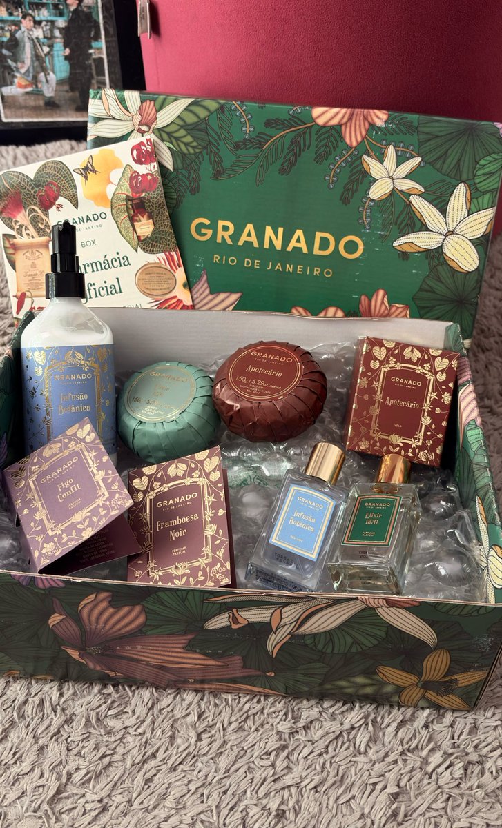 LipeVilasVerde's tweet photo. Assinei a box este mês e não me arrependi. https://t.co/Hj798rdbvh