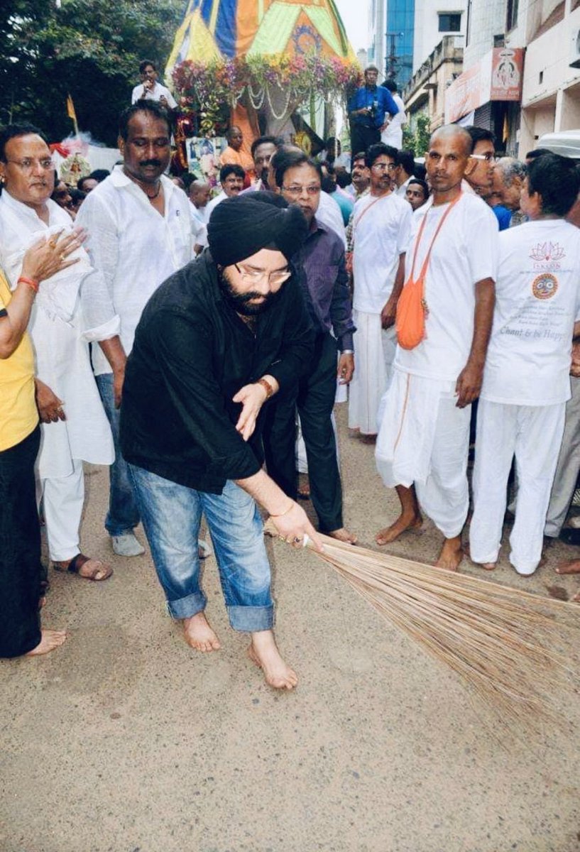 AmarpreetKale's tweet photo. जय जगन्नाथ 🙏

भक्ति, श्रद्धा और आध्यात्मिक उल्लास का पर्व महाप्रभु श्री जगन्नाथ जी की रथयात्रा के पावन अवसर पर सभी को हार्दिक शुभकामनाएं।

महाप्रभु  जी की यह दिव्य यात्रा आपके जीवन में आनंद, आरोग्य, सौभाग्य और समृद्धि का रथ लेकर आए।

महाप्रभु समस्त भक्तों की मनोकामनाएँ पूर्ण करें । 

#RathYatra2026 #RathaJatra2026
#RathaYatra2026 #RathaJatra #JagannathRathYatra #Jagannath 
#रथयात्रा #जगन्नाथ_रथ_यात्रा #जगन्नाथ