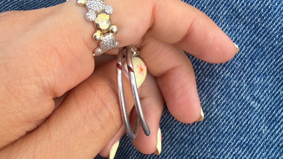 missingjiminie's tweet photo. Im gonna cry😭😭😭 I lost one of my Jimin earrings on a rollercoaster😩 

I’ll have to buy a new pair from a reseller🫠 https://t.co/lOW5iv5cov