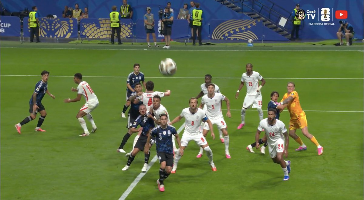 futebol_info's tweet photo. “O Simeone é muito burro, é muito burro. É muita burrice.”

🎙️ Casimiro Miguel, após a falta de Simeone em Pickford.
📸 Reprodução/CazéTV https://t.co/XZRMaFJywa