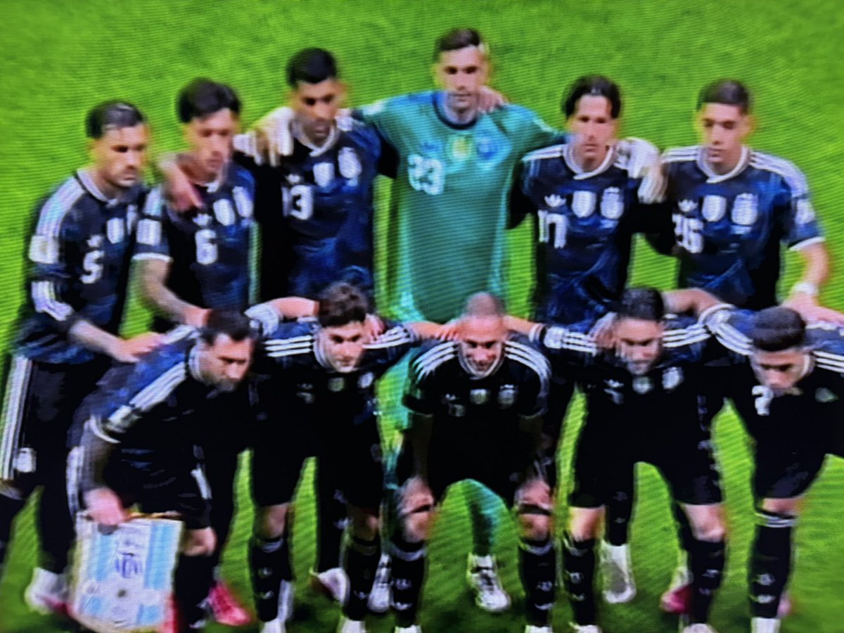 SushantaKsingha's tweet photo. #Argentina will win 3-1 vs #England  #messi #worldcup https://t.co/KLuoKG8qRu