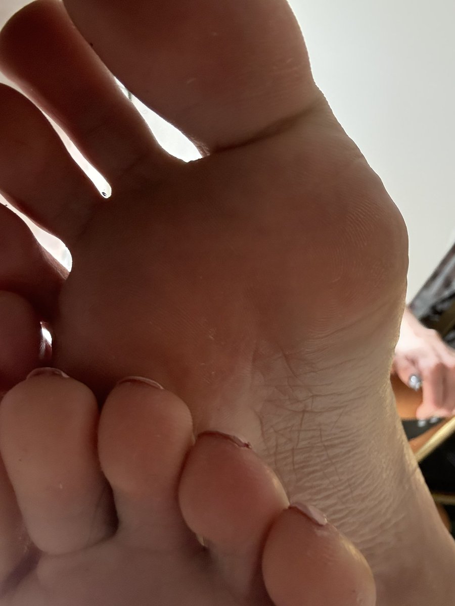 mossfairyruby's tweet photo. Just here to trample all over your face 😌
Pay for the privilege below😘😘
https://t.co/VdpdiOp051
———
#findom #feetworship #soles #trample #feet https://t.co/74uGoopnCa