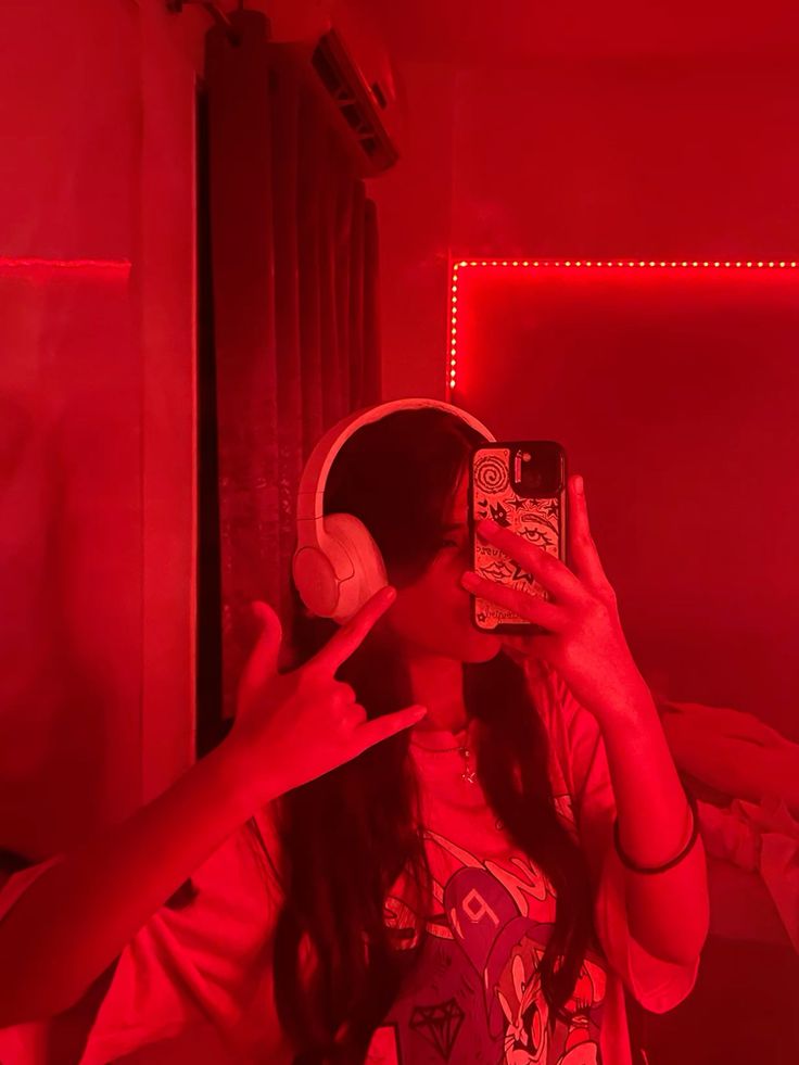 eclipse_queenn's tweet photo. red vibes only 🔴

#twitch #gamergirl #redlover #cutegirl https://t.co/PfHLbGGv0V