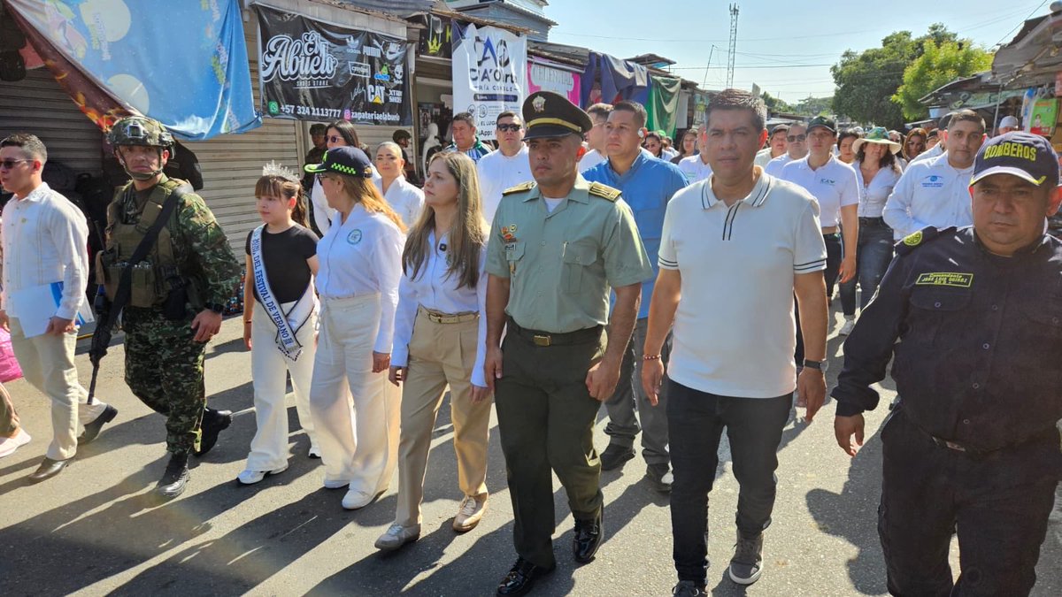 PoliciaCucuta's tweet photo. #S2D | ✨🇨🇴 Puerto Santander celebró 100 años de historia
En el marco del centenario del municipio de Puerto Santander, el Grupo de Policía Comunitaria acompañó los actos protocolarios y el desfile conmemorativo, brindando respaldo institucional.👮🏻♀️ https://t.co/4NZ6XaPlEX