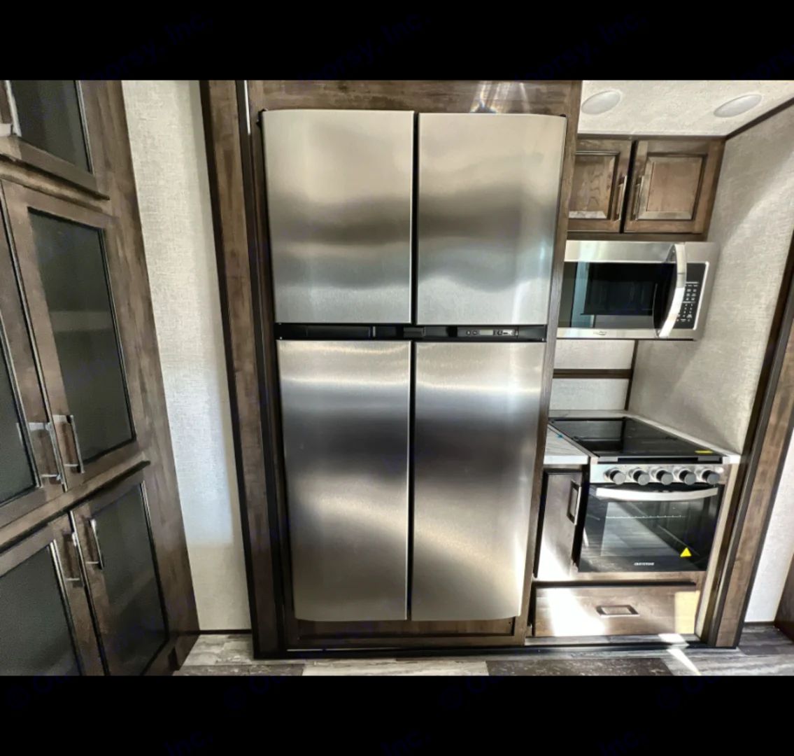 GoRVRentals's tweet photo. CHECK OUT THE KITCHEN IN THIS TOY HAULER RENTAL! It's spacious and by renting it, you'll be camping in style and luxury! It's located in Dallas along with many other rentals. Check this one and more here: https://t.co/jIJ14FUfh5
#GoRVRentals https://t.co/jnyJbVGi0Y