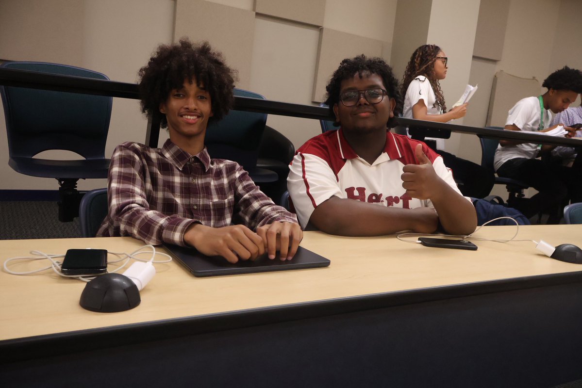 tdsb_cebsa's tweet photo. BSSLP student leaders have completed almost 2 weeks of experiential learning! The program began with 2 days of orientation at @GBPolytech, followed by placements at @tvo, @get_proof, @TDSB, @ADFRNTBooklist, @Sunnybrook, @visionsofsci &amp; more.  

#BSSLP #tdsbcebsa https://t.co/gAHspzS3DH