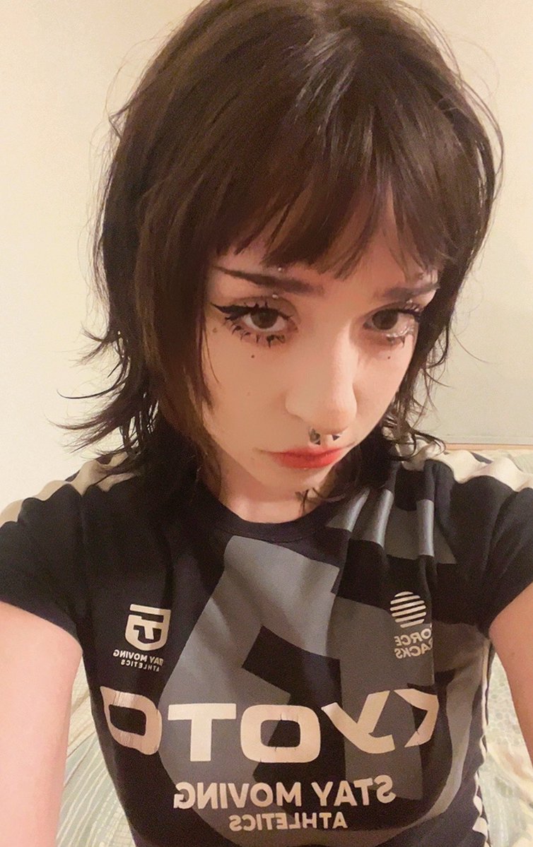 huesoperro_'s tweet photo. Se me ha infectado el piercing de la ceja socorro (estoy en stream)

https://t.co/Bl44RTrXpY https://t.co/VUS6YcsZwy