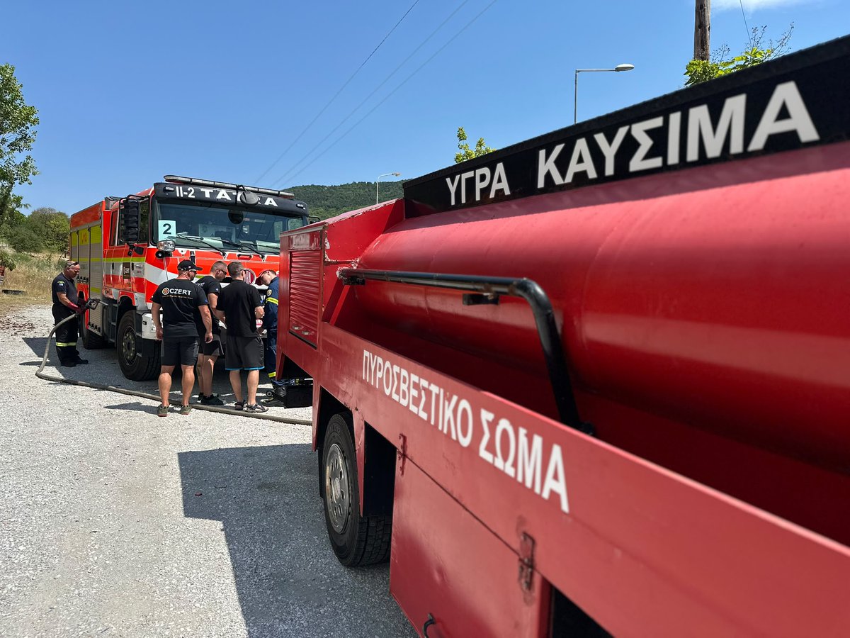 hasici_cr's tweet photo. Καλώς ήρθατε στην Ελλάδα! 🇬🇷
Čeští hasiči i jejich technika 🚒 úspěšně dorazili do Řecka, kde budou – v rámci #EUPrepositioning – připraveni zasáhnout v případě rozsáhlých lesních požárů. 🔥 Stanici mají poblíž města Patra 🗺️, s kterým se teď seznámí. 🇨🇿🤝🏻🇬🇷
Hodně štěstí! ❤️ https://t.co/pPcMoDenSG