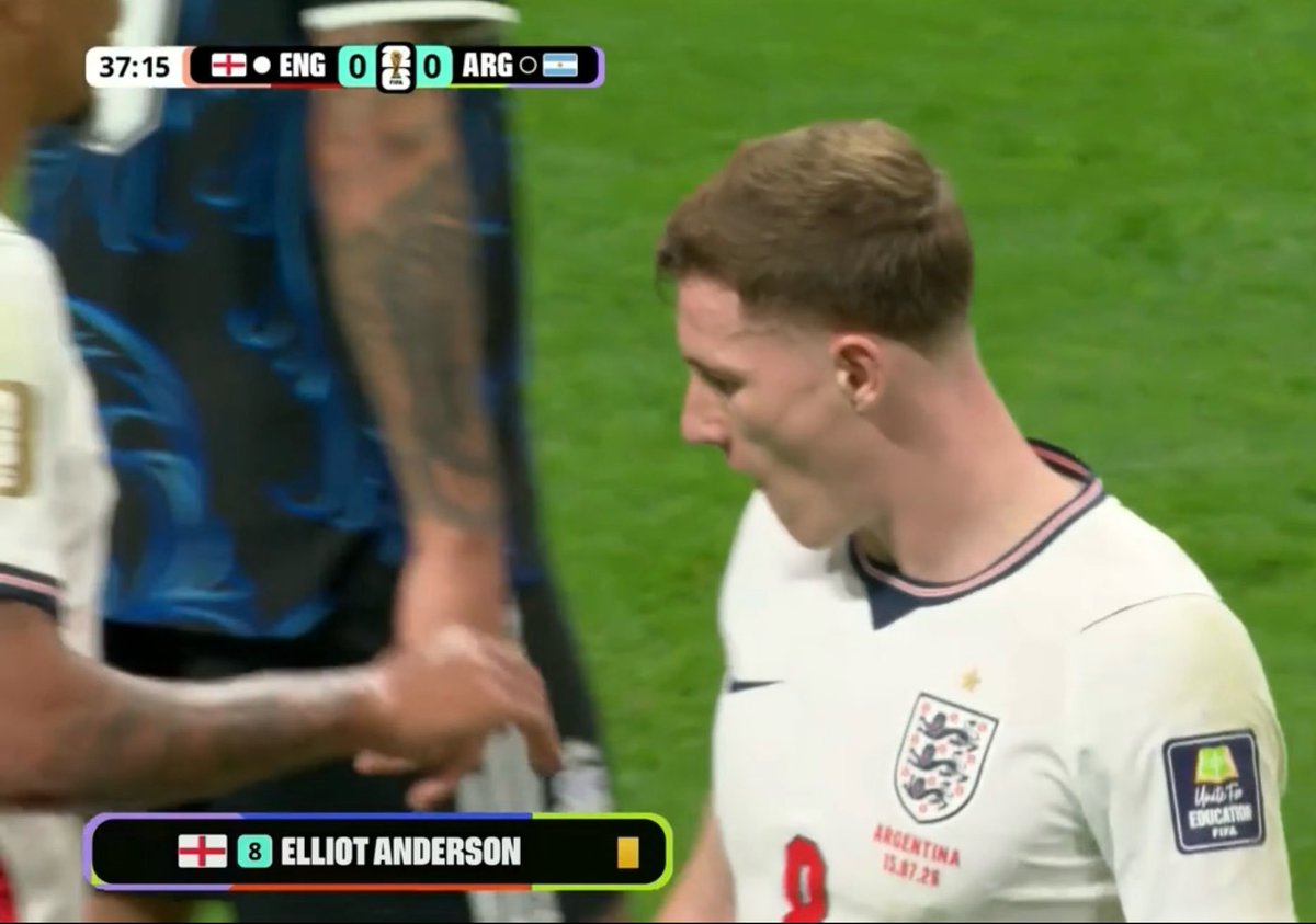YashRMFC's tweet photo. Anderson is in shock. Enzo punched him in the neck but got away with a yellow card, but the moment Messi ran into him, he got the card. https://t.co/YZ5OVGlJa3