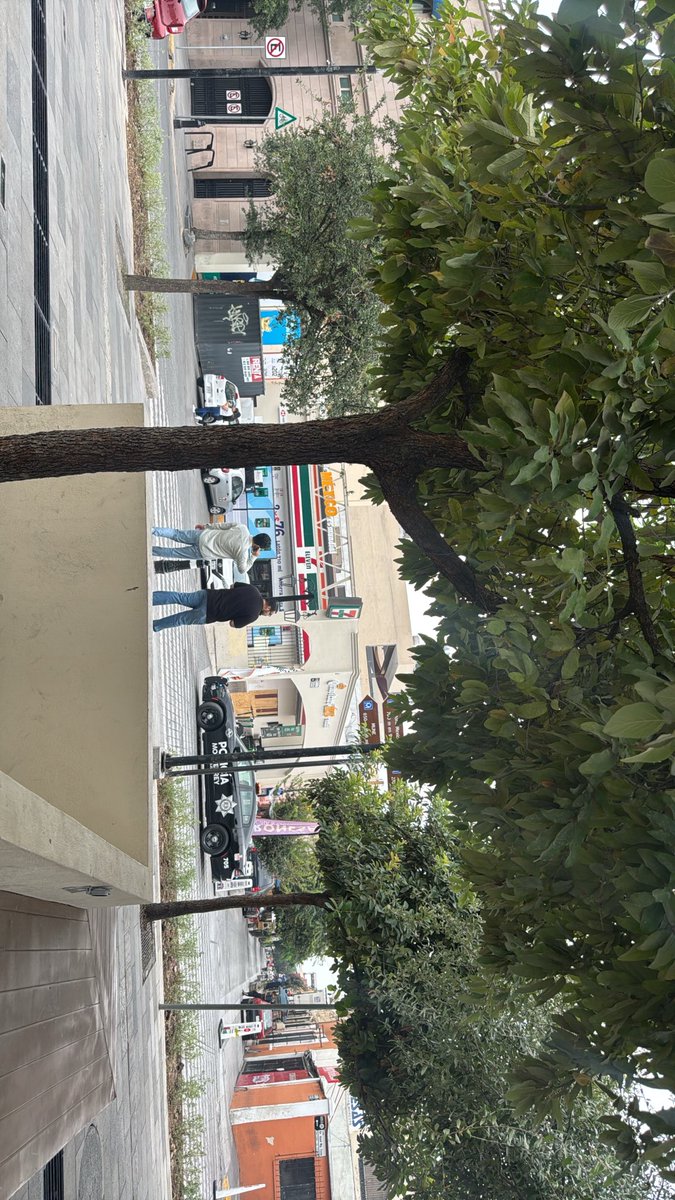 Isela_nahomy's tweet photo. @kevis_hp @maykyy__  oigan ya llegué  sólo q me vine a hacer mensa a barrio https://t.co/JEFRvK9Tw7
