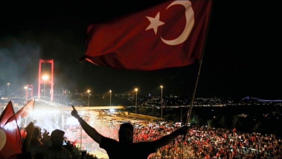 osmanky__'s tweet photo. 15 Temmuz Hilal ile Haç'ın savaşıydı. https://t.co/csgobItPh8