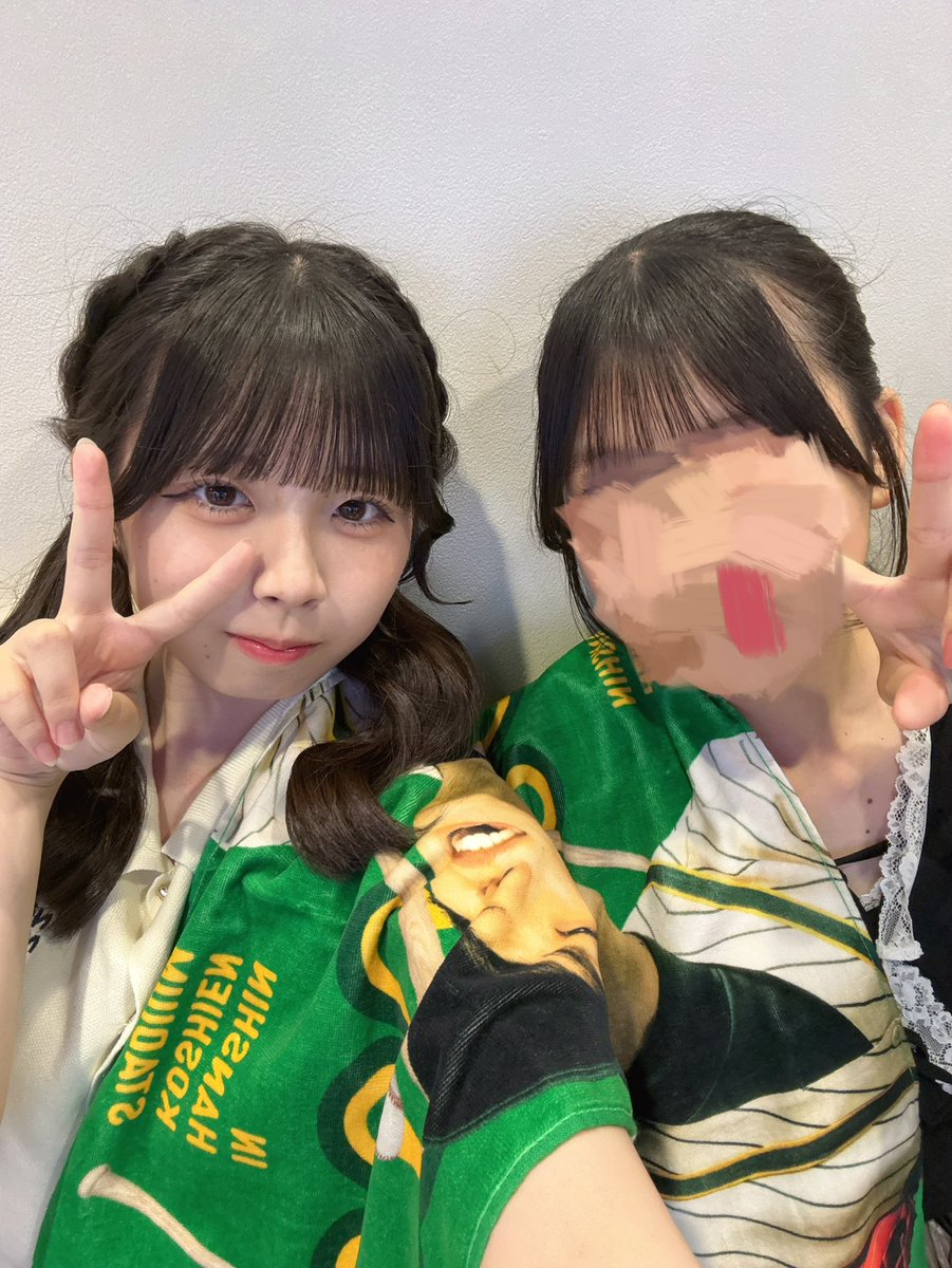 ribbon_sl2's tweet photo. 誕生日当日はあいみょんのライブいってきた♪
しあわせな18歳のはじまりになったよт т♡ https://t.co/dwoj68izBK