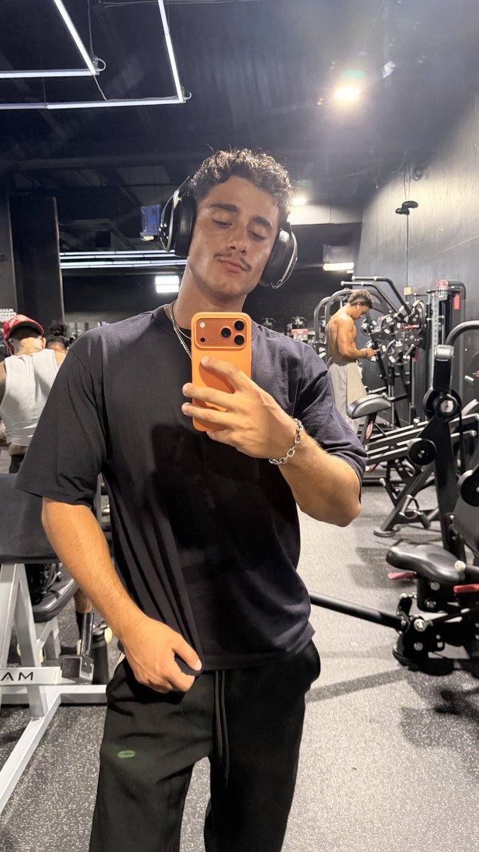 prettyboyluca_'s tweet photo. What’s good https://t.co/L3wEgs1sYb