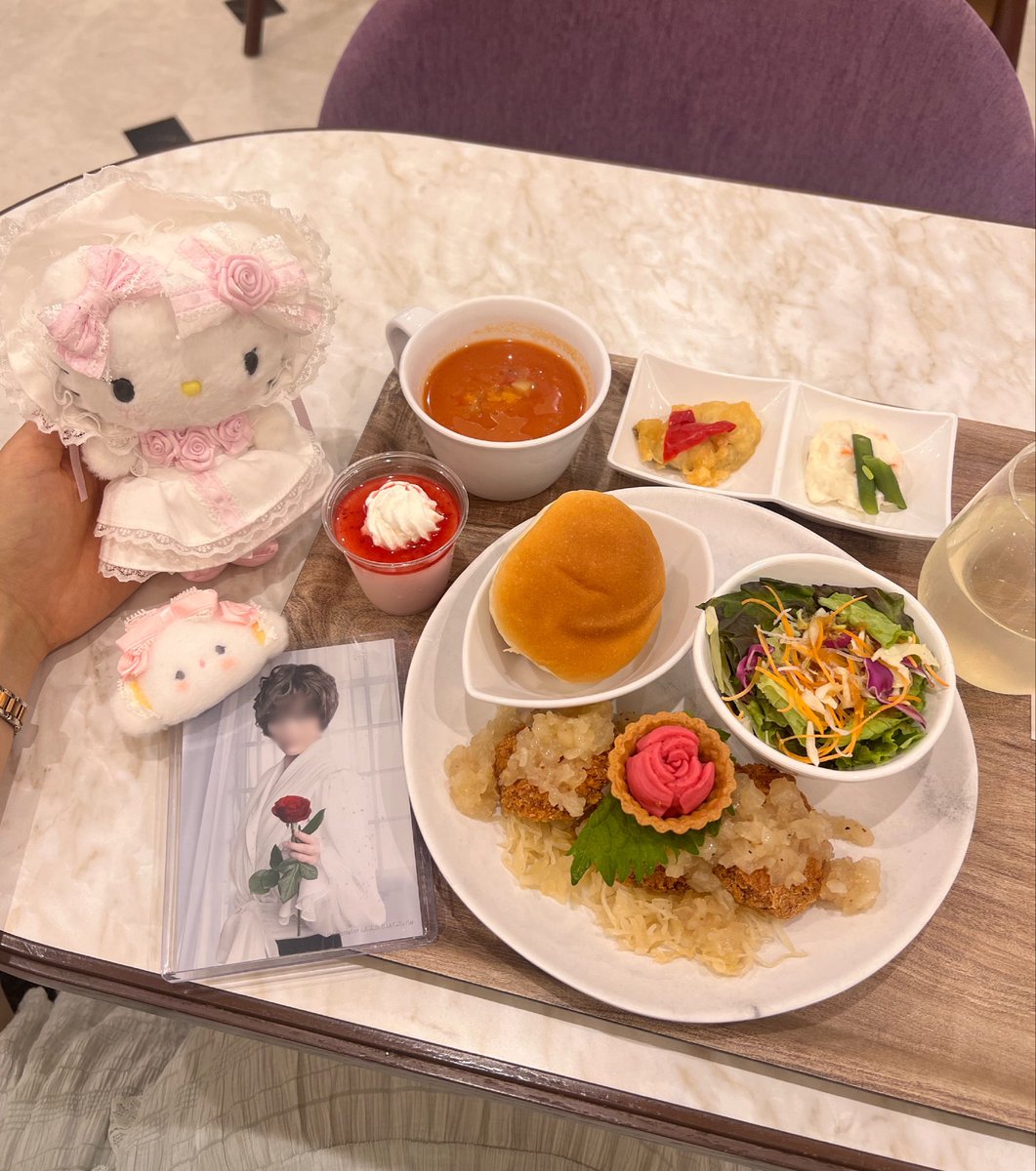 yu_0809a's tweet photo. 皆様がモーニングを頼んでいる中、
1人レビュープレートをいただいている朝☀️ https://t.co/RIq420DlRV