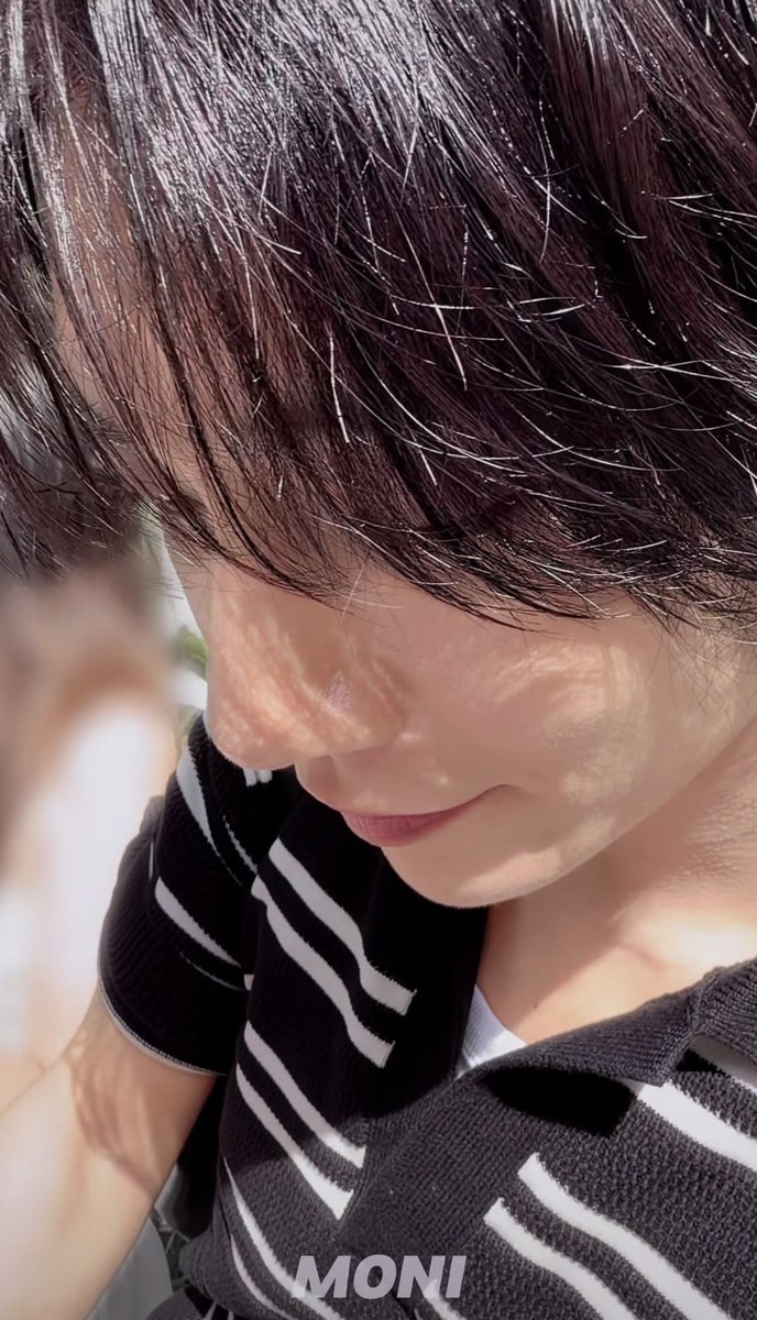 lovefordance's tweet photo. The cutest little boy this angle of Shua with his long hair and his flawless visuals is such a view to be admired like to be able to see him this close up is really a dream pls🥺🥺 

Ctto : XHS MONI 

#JOSHUA #조슈아
#세븐틴 #SEVENTEEN https://t.co/4y7uWDt5uJ
