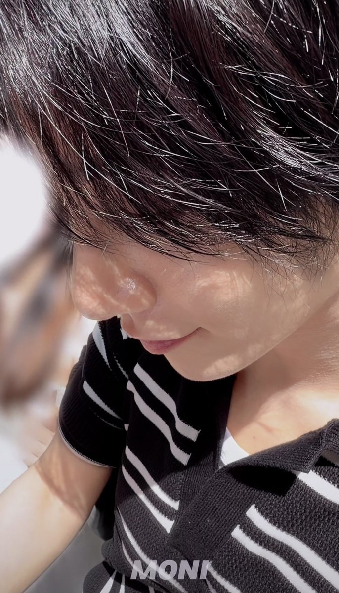 lovefordance's tweet photo. The cutest little boy this angle of Shua with his long hair and his flawless visuals is such a view to be admired like to be able to see him this close up is really a dream pls🥺🥺 

Ctto : XHS MONI 

#JOSHUA #조슈아
#세븐틴 #SEVENTEEN https://t.co/4y7uWDt5uJ