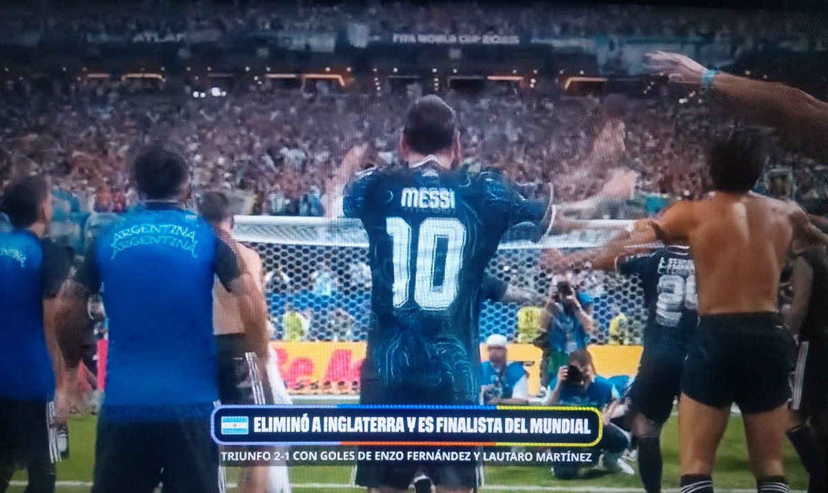 EstebanSP33's tweet photo. ARGENTINA HOY FRENTE A UN RIVAL DIFÍCIL COMO INGLATERRA, DEMOSTRÓ PORQUE ES EL ÚLTIMO CAMPEÓN DEL MUNDO Y TAL VEZ LO VUELVA HACER FRENTE A ESPAÑA EN LA FINAL 🏆🔥💪🏻🇦🇷⚽👏🏻👏🏻👏🏻👏🏻👏🏻👏🏻🥳🥳🥳🥳🥳🥳

#ArgentinaVsInglaterra #Mundial2026 #argentina #Inglaterra #semifinal #messi #parati https://t.co/Nr2sSP1iCp