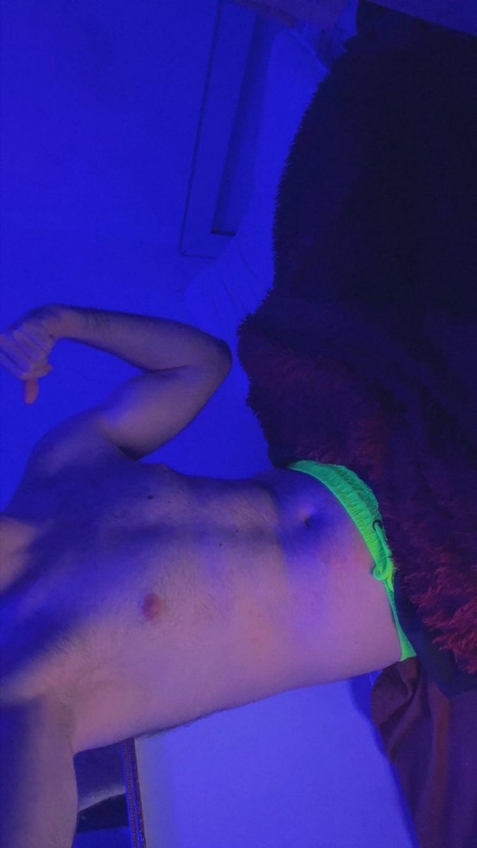 hottieguythere's tweet photo. Like or Dm to see me stroke my bwc? 🥵🥵
 #nsfw #horny #nsfwtwt #sext #alterdubai 

Dubai 📍
Only females now ‘. https://t.co/OIGpNSd7oZ