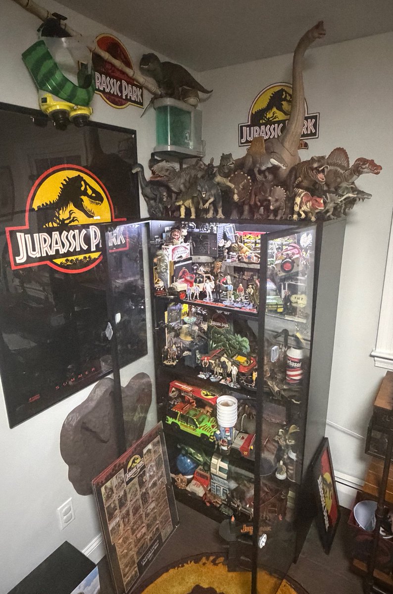 mcglinc1776's tweet photo. Hard week for the #jurassicpark community , #samneil as Alan Grant will always be front and center in the best film franchise in 65 million years #jurassicworld #mattel #amblin #jurassic #kenner https://t.co/wD40kI288y