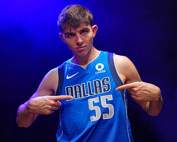 MavsFilmRoom's tweet photo. Morez Johnson and Sergio De Larrea in the  Mavericks royal blue at the 2026 NBA Rookie Photoshoot 🔥🔥🔥🔥

📸: NBA/Getty https://t.co/kHau4CDmlL
