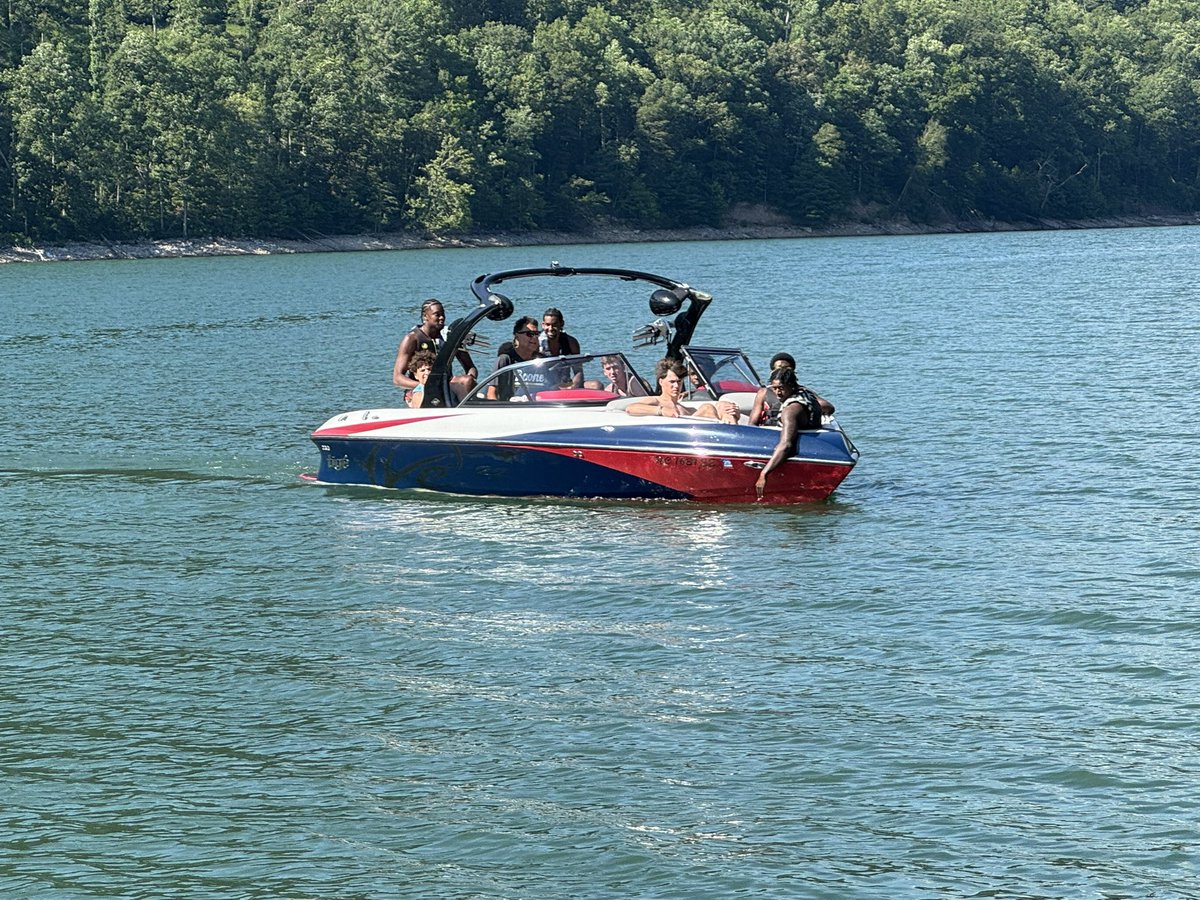 AppStateMBB's tweet photo. 📍 Watauga Lake

Thanks to Bryan and Michaele Haas for an incredible day! 

Love where you live! 

#TakeTheStairs https://t.co/L1wFpXHMQn