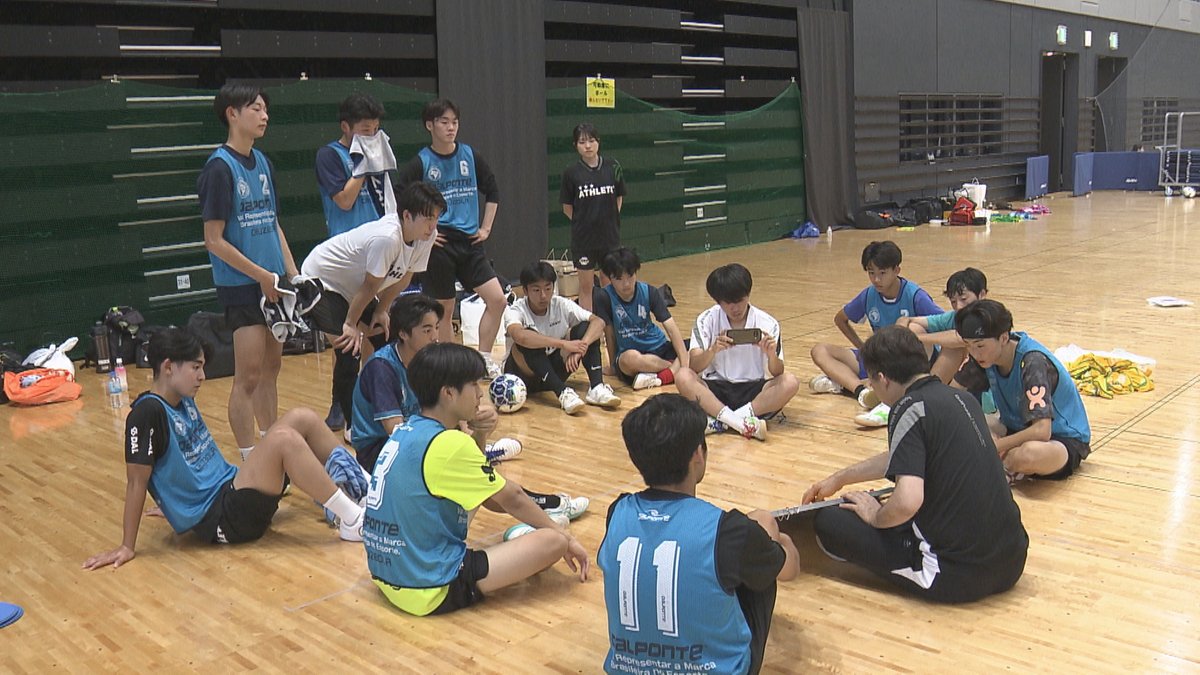 kickoff_akita's tweet photo. ◤放送時間がいつもと違います◢
⚽️7/18(土)午後3時40分から #KICKOFFAKITA⚽️
1⃣ブラウブリッツ酒場🍻
MCは中村亮太選手🙋♂️
2026-27シーズンを前にBBQで決起集会🍴
オフ期間は何をしていた…?
2⃣全国大会に挑む #GERANT U18
23日に秋田で開幕‼️
JFA全日本U-18フットサル選手権大会に初出場 https://t.co/HXHKoSThVl