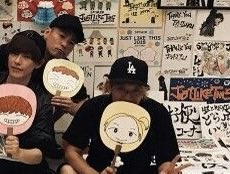 TDHPA_'s tweet photo. 사진찍을때 뭐 쥐여주면 냅다 그걸로 입가리는거 너무 소녀력 높은 것 같음 https://t.co/SJg7FfHQPP