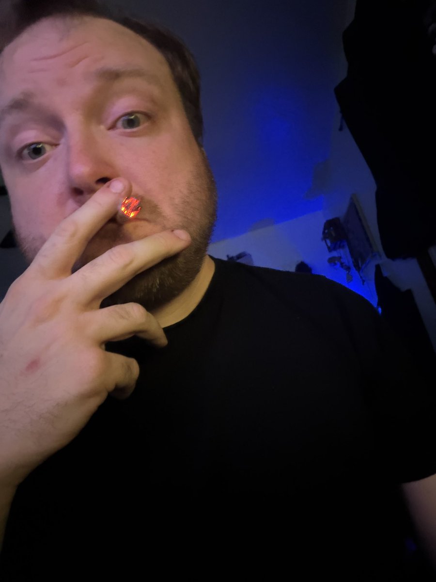 scarakuzushikid's tweet photo. Broooo wyd? Itโs 420 go smoke ๐คฃ
#stoner #weed #gethigh #vibes https://t.co/xxdhvwNVX2