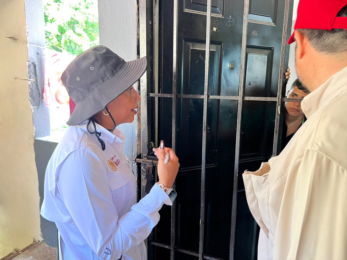 Bety_Olivares's tweet photo. Recorrimos casa por casa las calles de la Colonia Infonavit Cañadas, Culiacán #Sinaloa; platicamos acercamos los servicios del Gobierno Federal, Estatal y municipal, seguimos trabajando con y para la gente.

Caminamos para construir comunidad y con ello avanzamos en la reconstrucción del tejido social.

#HumanismoMexicano
#PrimeroLosPobres
#LosJóvenesUnenAlBarrio 🇲🇽❤️