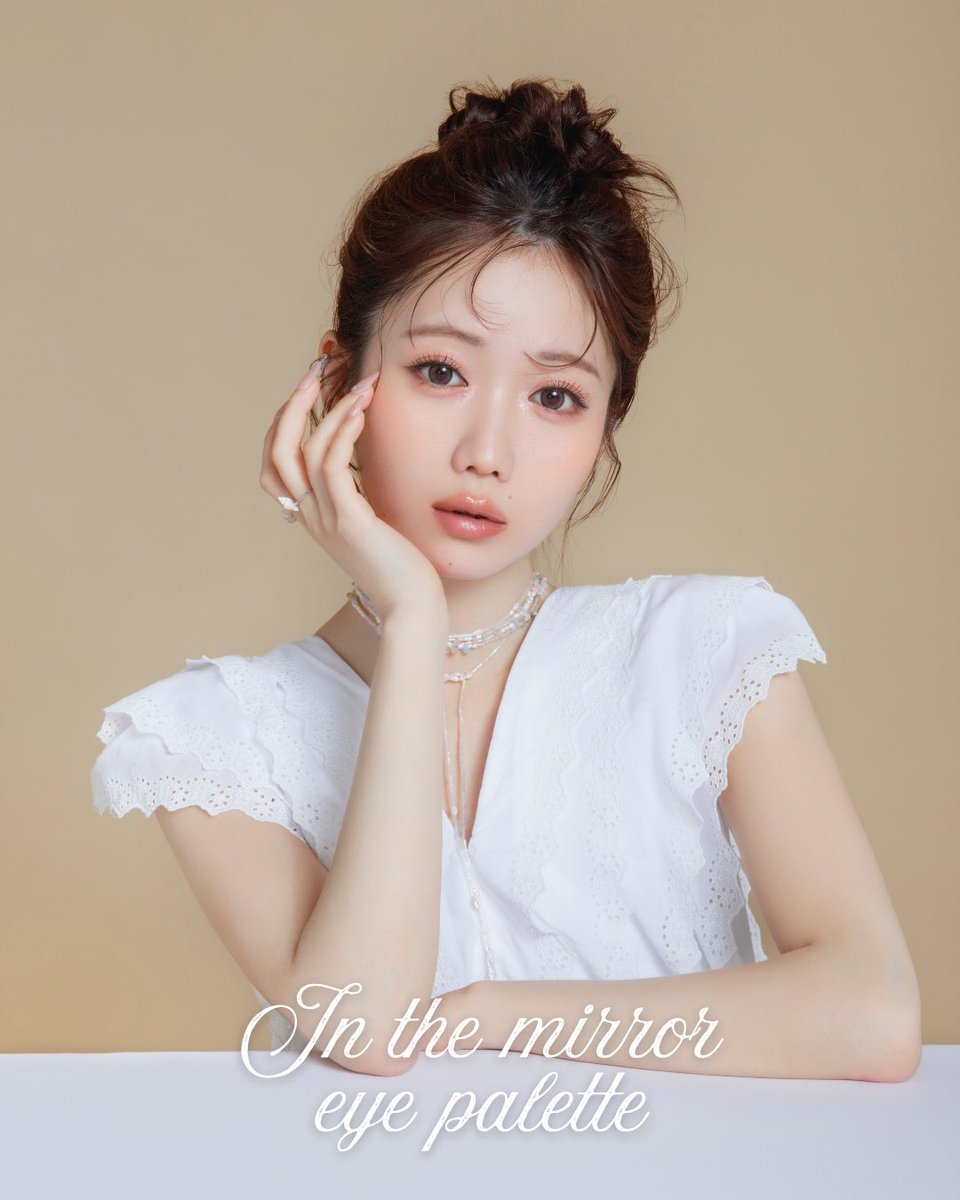 ririmew's tweet photo. 明日7月17日(金)発売♥
 
インザミラーアイパレット新色2種をご購入のお客様に、店頭・公式オンラインショップそれぞれのノベルティをご用意✨
 
【店頭限定】
ここでしか手に入らない＝LOVE全メンバー撮り下ろしステッカーを数量限定でプレゼント！
詳しくは3枚目をチェック☝
 
【公式オンラインショップ限定】
＝LOVE大谷映美里オリジナルステッカーを数量限定でプレゼント！
詳しくは4枚目をチェック☝
 
※店頭・ＥＣサイトでノベルティが異なるのでご注意くださいませ。

#リリミュウ #Ririmew #イコラブ