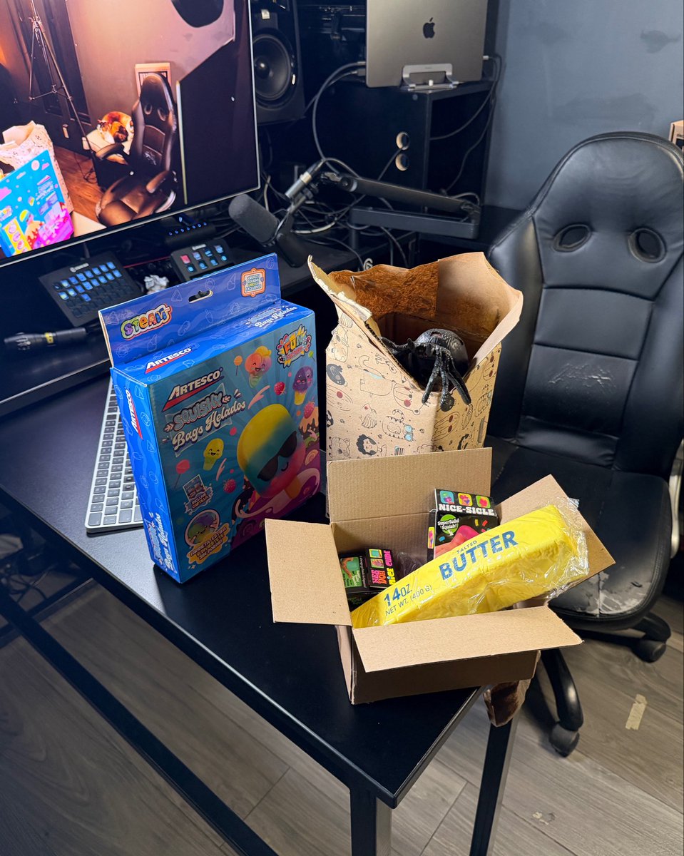 AlecchiMan's tweet photo. hoy en stream
200 dolares en SQUICHIS 👍 https://t.co/KwbzmWmVT7